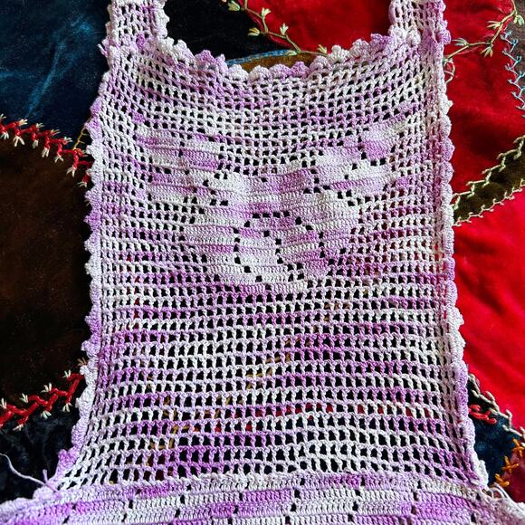 Vintage 30s Lilac Crochet Ruffled Hem Rose Pattern Bib Apron Cottage Kitchen - Picture 4 of 5